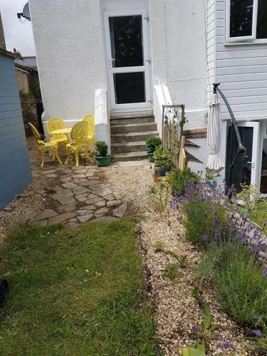 Crofton House Garden Apartment