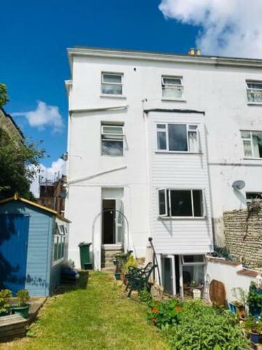 Crofton House Garden Apartment