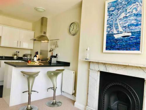 St Margarets Modern Georgian 2 Bedroom Apartment