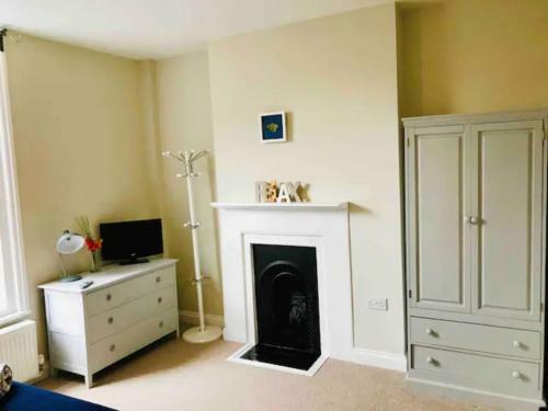 St Margarets Modern Georgian 2 Bedroom Apartment