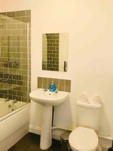 St Margarets Modern Georgian 2 Bedroom Apartment