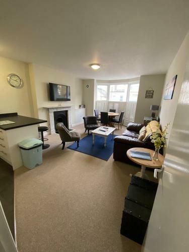 St Margarets Modern Georgian 2 Bedroom Apartment