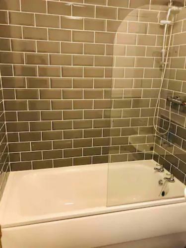 St Margarets Modern Georgian 2 Bedroom Apartment