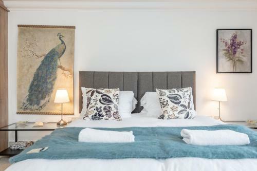 Kinness House, Luxury Apartment With Parking