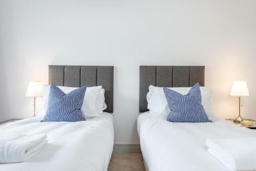 Kinness House, Luxury Apartment With Parking