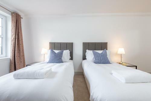 Kinness House, Luxury Apartment With Parking
