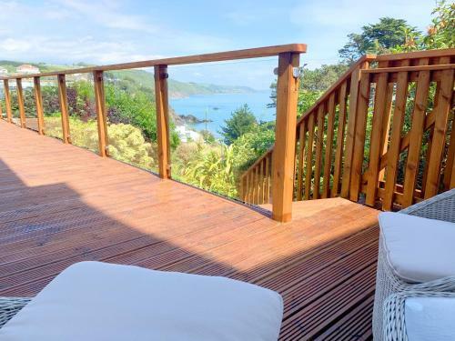 Luxury Beachside Cottage W/ Panoramic Sea Views