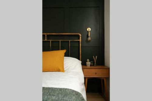 Stylish Apartment - Just Moments From The Sea