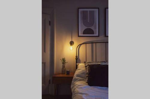 Stylish Apartment - Just Moments From The Sea