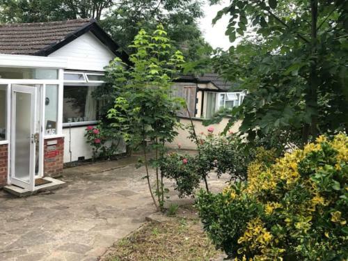 Whole House Cottage With Parking And Huge Garden