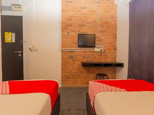 Oyo 44032 Zzz Hotel