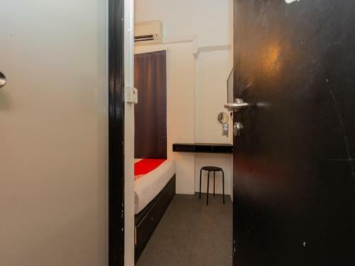 Oyo 44032 Zzz Hotel