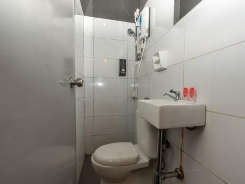 Oyo 44032 Zzz Hotel