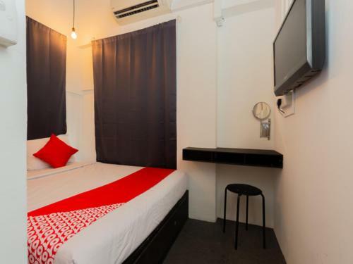 Oyo 44032 Zzz Hotel