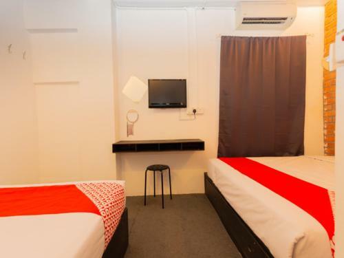 Oyo 44032 Zzz Hotel