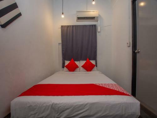 Oyo 44032 Zzz Hotel