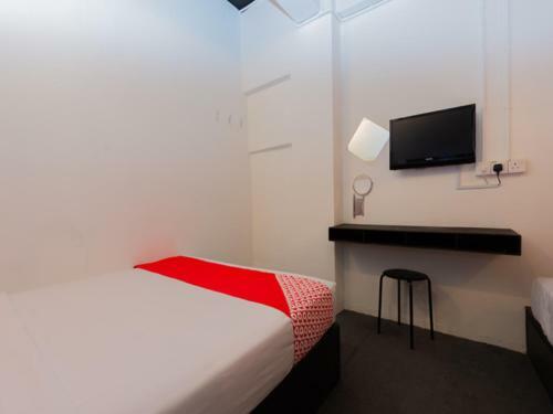 Oyo 44032 Zzz Hotel