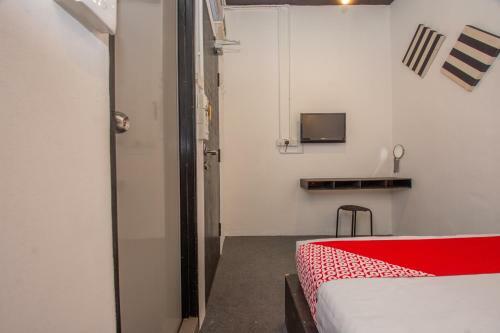 Oyo 44032 Zzz Hotel