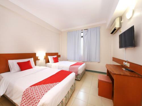 Oyo 764 Hotel Famous Inn