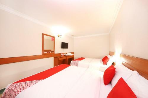 Oyo 764 Hotel Famous Inn