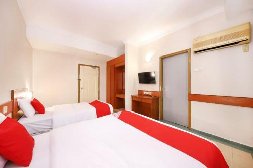 Oyo 764 Hotel Famous Inn