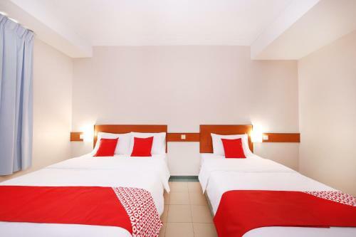 Oyo 764 Hotel Famous Inn