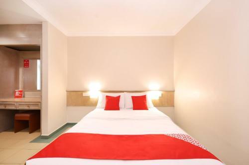 Oyo 764 Hotel Famous Inn