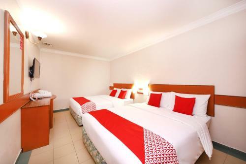 Oyo 764 Hotel Famous Inn