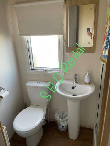 Summer Breeze Deluxe Caravan Rental