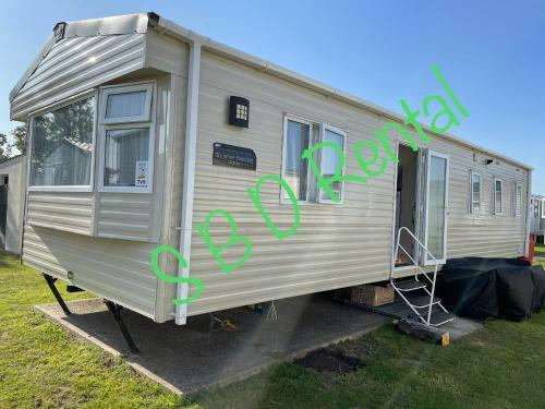 Summer Breeze Deluxe Caravan Rental
