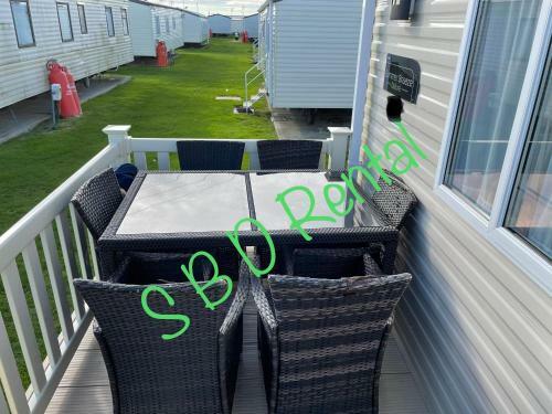 Summer Breeze Deluxe Caravan Rental