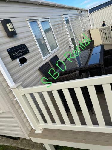 Summer Breeze Deluxe Caravan Rental