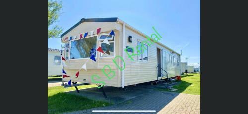 Summer Breeze Deluxe Caravan Rental