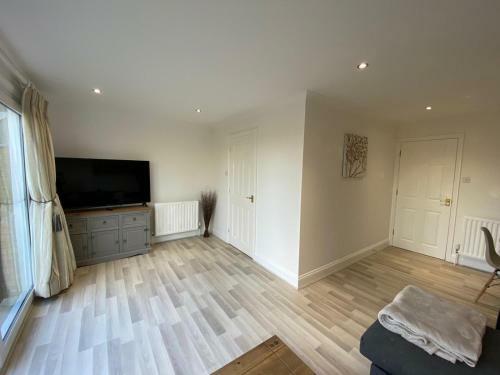 Penthouse Waterfront Apartment - St Neots