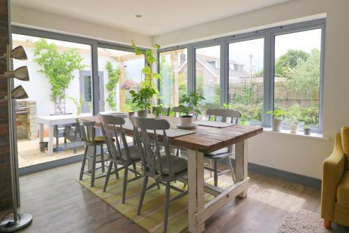 Modern Holiday Home Central St Merryn