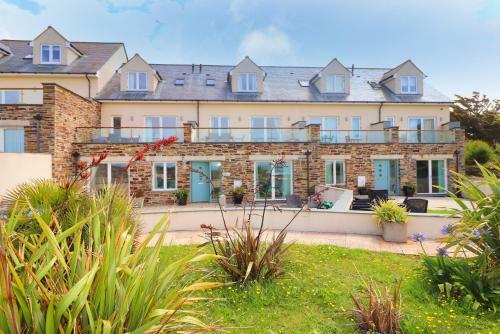Beachside Luxury Apartment