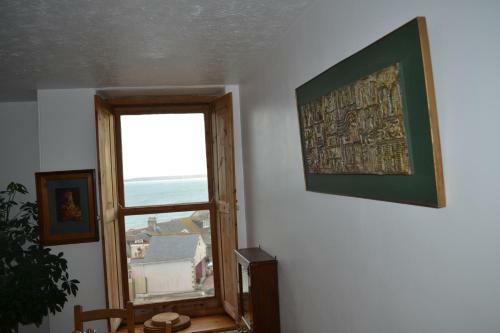 Apartment 3, Huer's Watch, Pednolver