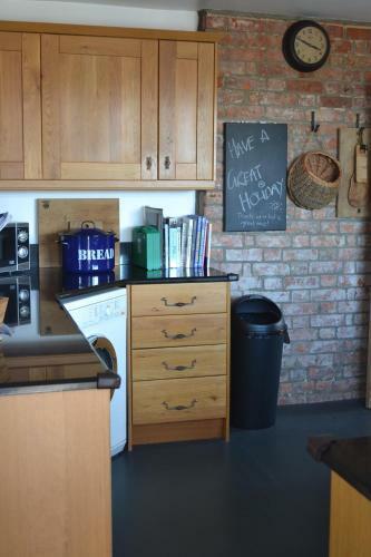 Apartment 3, Huer's Watch, Pednolver