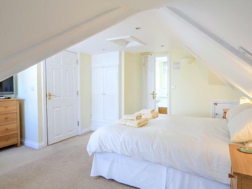 4 Lyndhurst