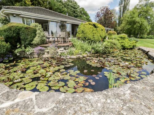 The River House Avon Valley Stonehenge