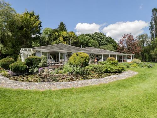 The River House Avon Valley Stonehenge