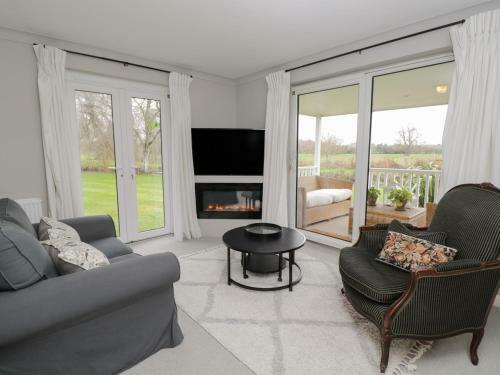 The River House Avon Valley Stonehenge