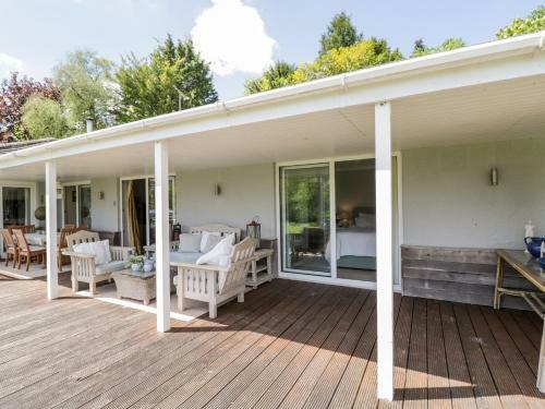 The River House Avon Valley Stonehenge