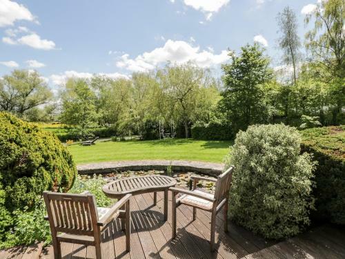 The River House Avon Valley Stonehenge