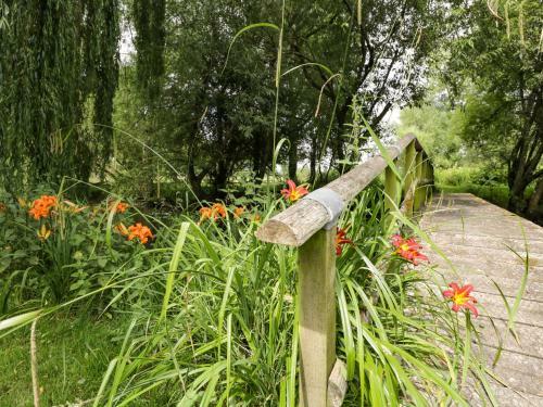 The River House Avon Valley Stonehenge