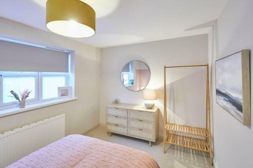 Host & Stay - 'salty' Seaview