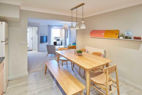 Host & Stay - 'salty' Seaview