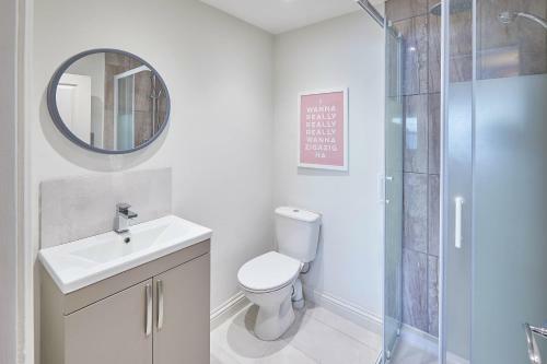 Host & Stay - 'salty' Seaview