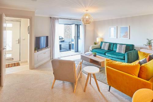 Host & Stay - 'salty' Seaview