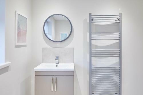 Host & Stay - 'salty' Seaview